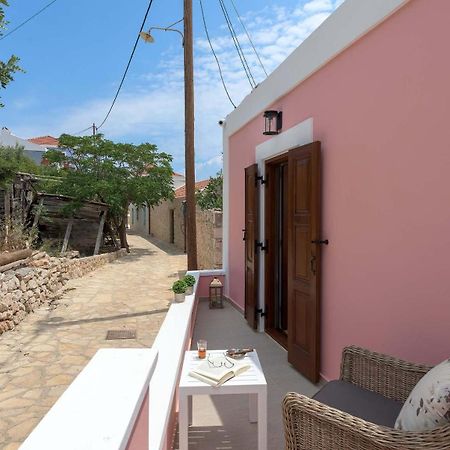 Captain'S Memories Stylish Harbour Apartments Chalki Town Екстериор снимка