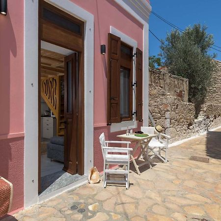 Captain'S Memories Stylish Harbour Apartments Chalki Town Екстериор снимка