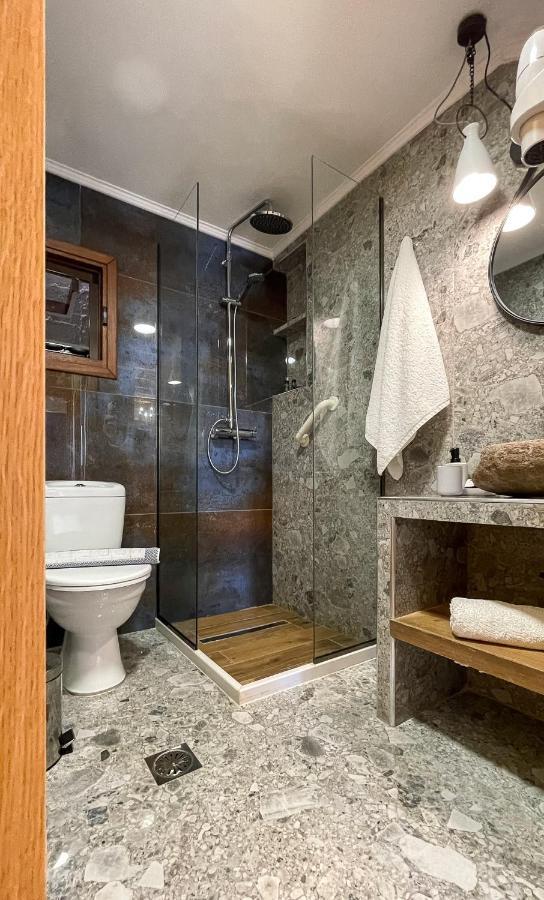 Captain'S Memories Stylish Harbour Apartments Chalki Town Екстериор снимка