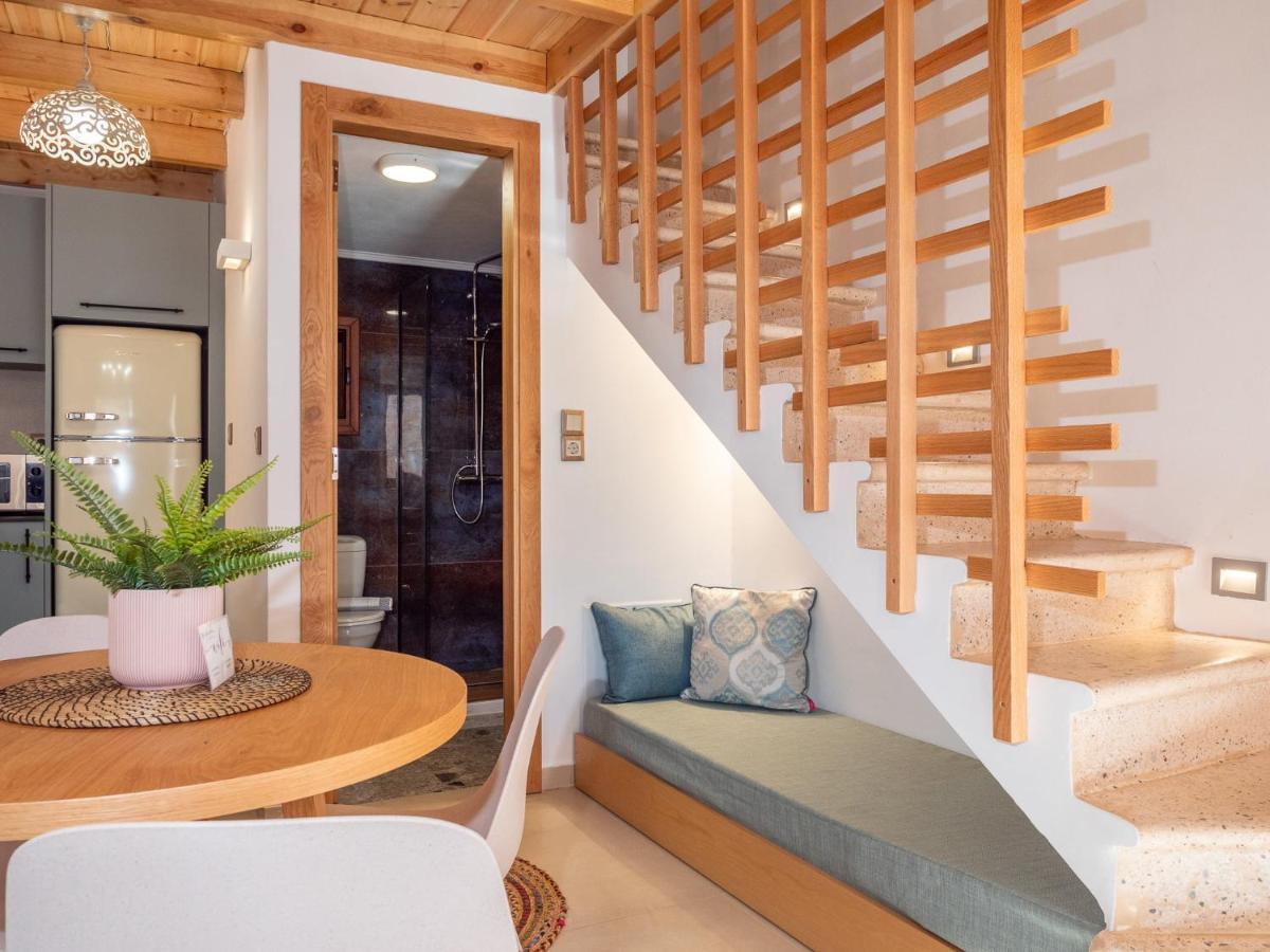 Captain'S Memories Stylish Harbour Apartments Chalki Town Екстериор снимка