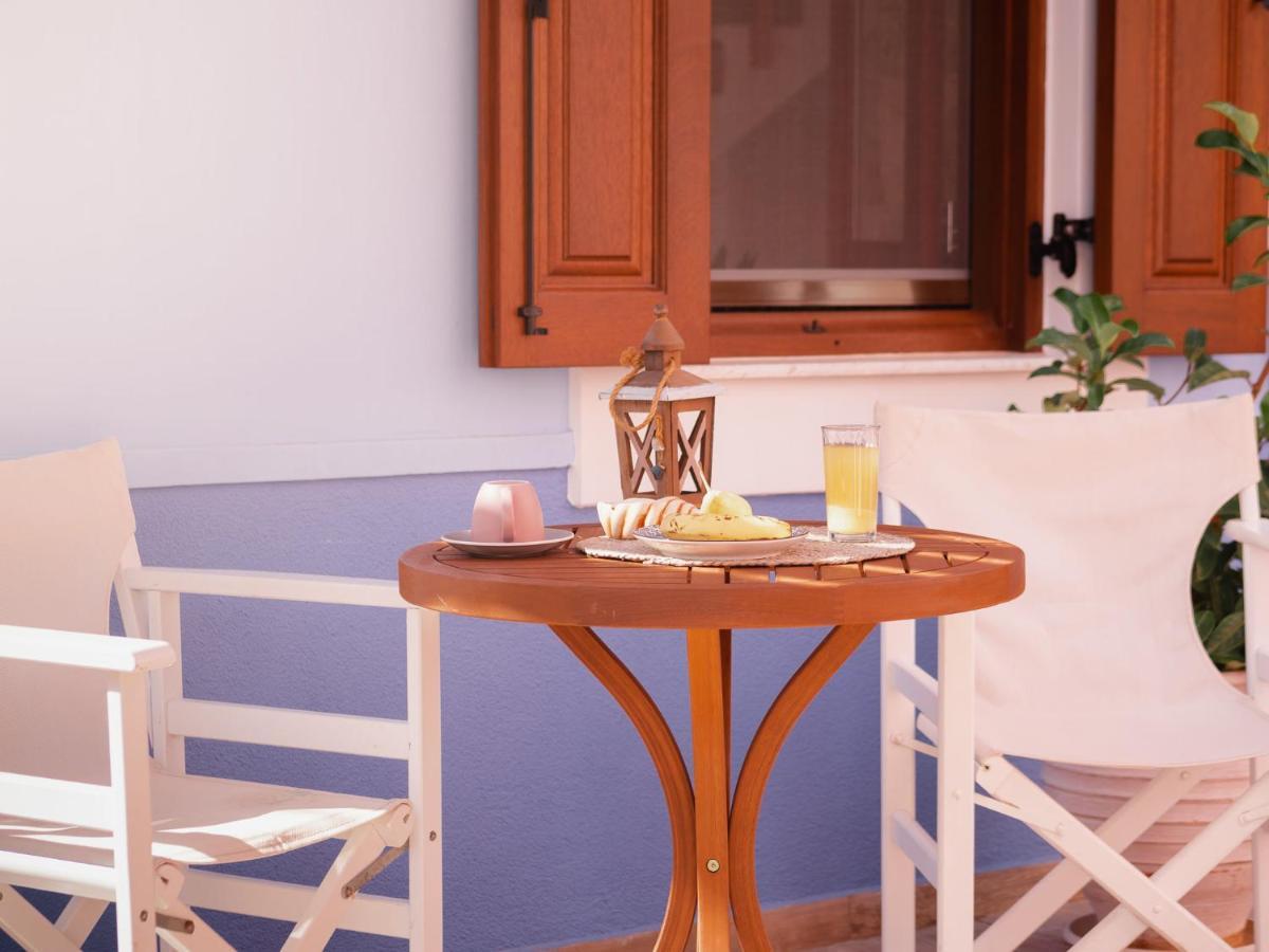 Captain'S Memories Stylish Harbour Apartments Chalki Town Екстериор снимка