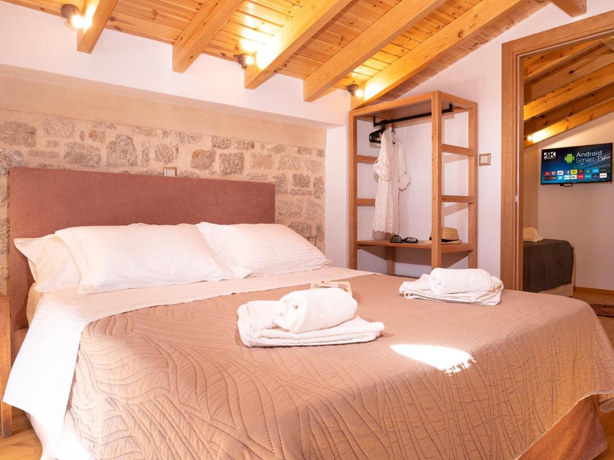Captain'S Memories Stylish Harbour Apartments Chalki Town Екстериор снимка