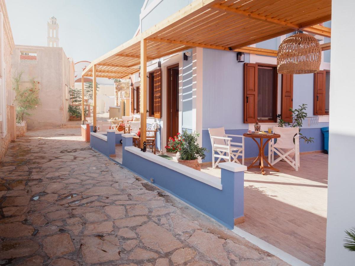 Captain'S Memories Stylish Harbour Apartments Chalki Town Екстериор снимка