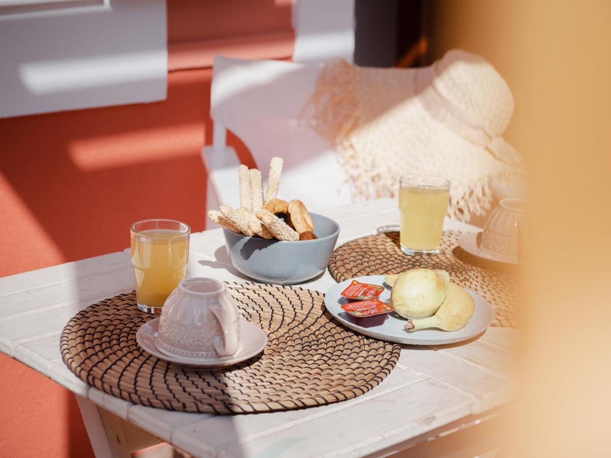 Captain'S Memories Stylish Harbour Apartments Chalki Town Екстериор снимка
