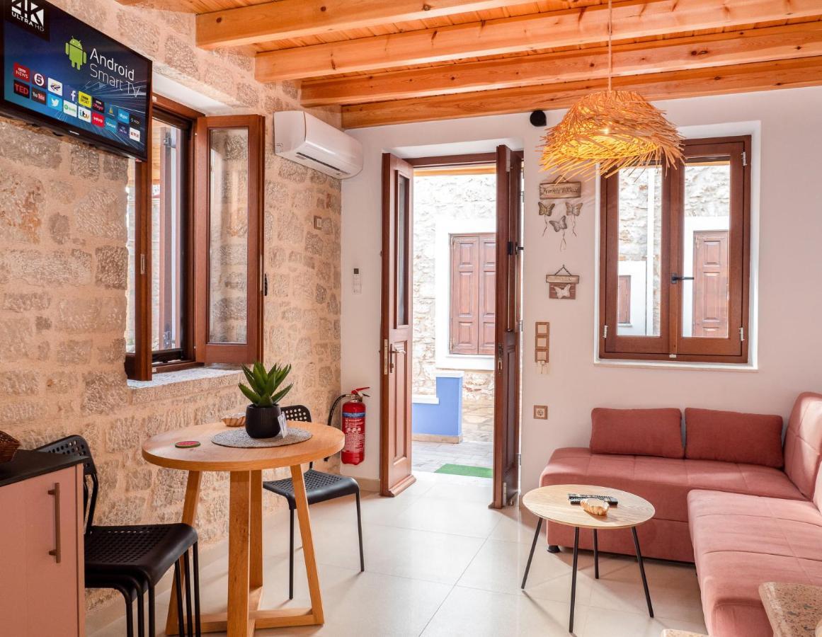 Captain'S Memories Stylish Harbour Apartments Chalki Town Екстериор снимка