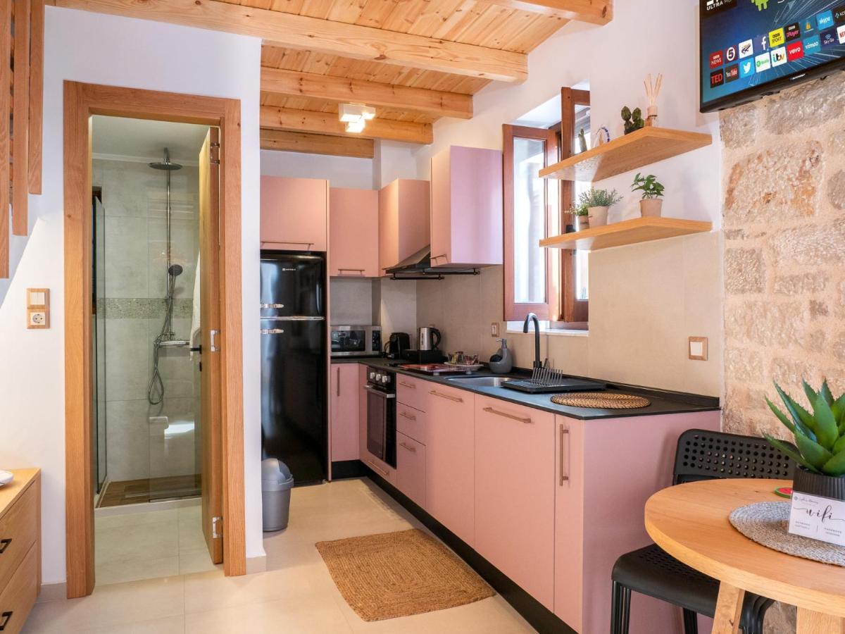 Captain'S Memories Stylish Harbour Apartments Chalki Town Екстериор снимка