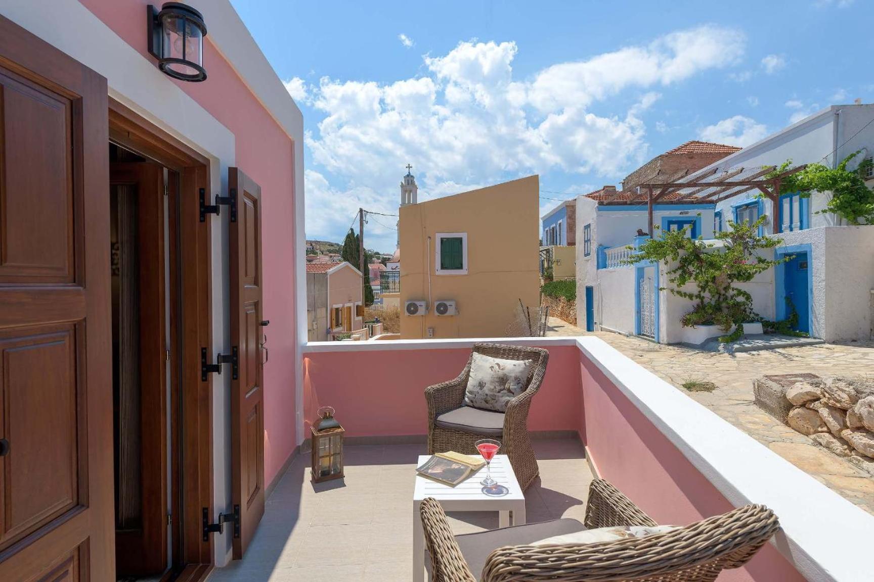 Captain'S Memories Stylish Harbour Apartments Chalki Town Екстериор снимка