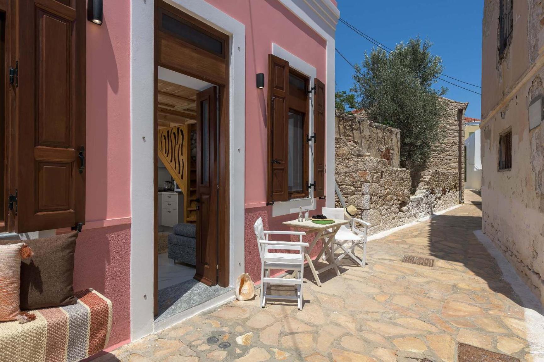 Captain'S Memories Stylish Harbour Apartments Chalki Town Екстериор снимка